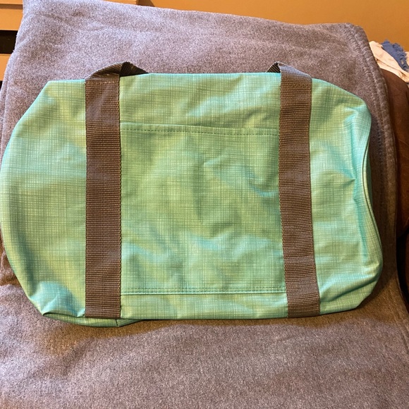 Thirty-One Jr. Rec Duffle in Retired Print Turquoise Cross Pop NWT - Picture 3 of 7